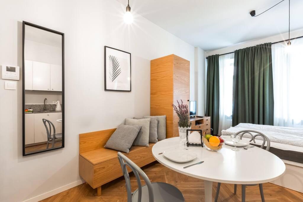 Cute Apartment Perfect For Business And Travel. Варшава Экстерьер фото