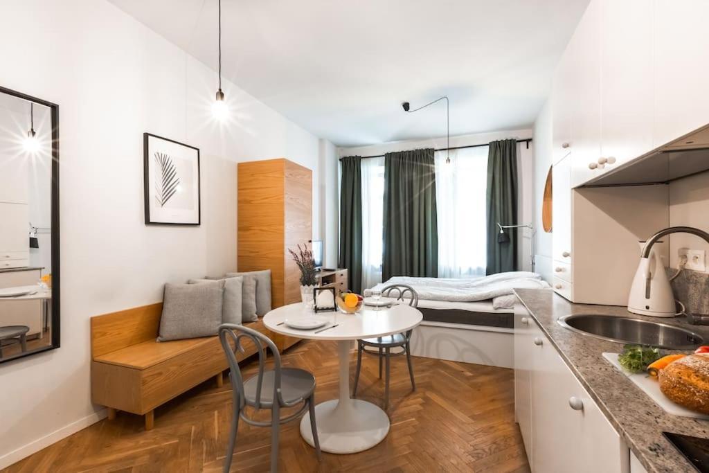 Cute Apartment Perfect For Business And Travel. Варшава Экстерьер фото