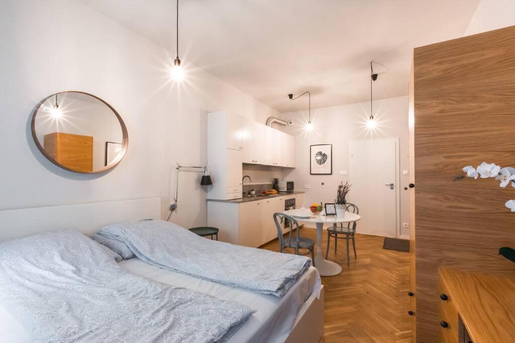 Cute Apartment Perfect For Business And Travel. Варшава Экстерьер фото