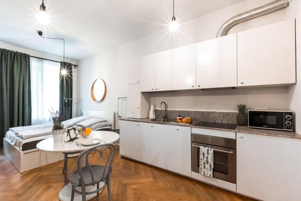 Cute Apartment Perfect For Business And Travel. Варшава Экстерьер фото